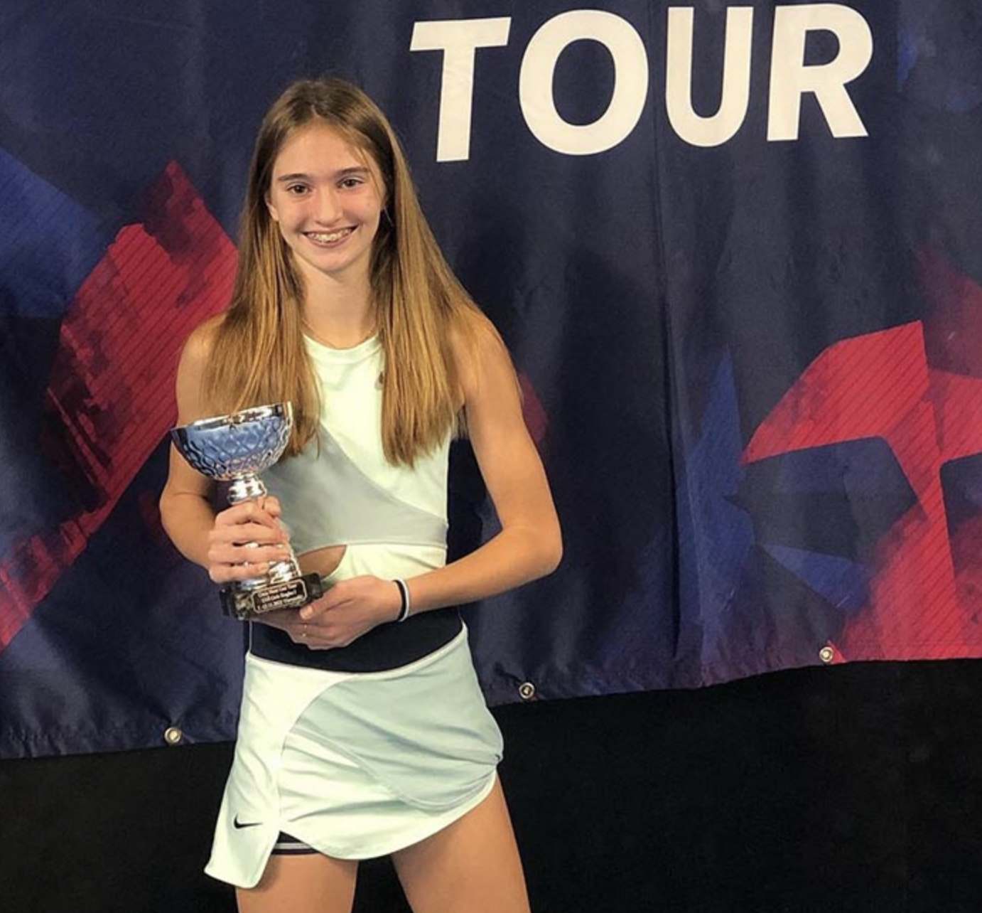 Луна је кренула стопама Монике, Ане и Јелене